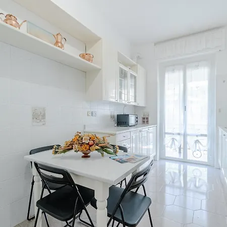 Apartament Retreat In Nervi -two Minutes From The *