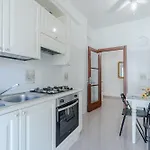 Guesthost - Retreat In Nervi -two Minutes From The Apartment *