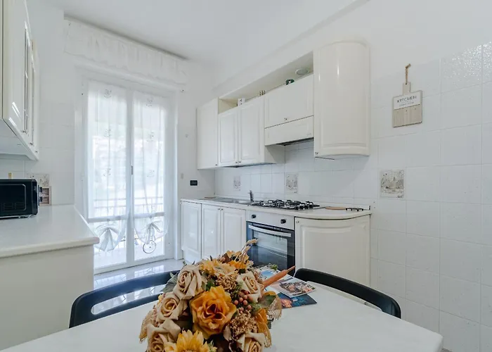 Guesthost - Retreat In Nervi -two Minutes From The *